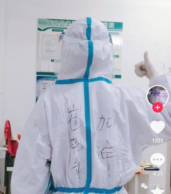 20岁女孩狼吞虎咽吃大饼,一句话让人瞬间泪目 20岁女孩狼吞虎咽吃大饼,一句话让人瞬间泪目