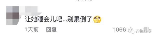 20岁女孩狼吞虎咽吃大饼,一句话让人瞬间泪目 20岁女孩狼吞虎咽吃大饼,一句话让人瞬间泪目