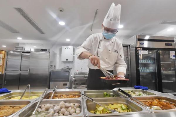 上海肿瘤医院附近有化疗病人小区被封无法治疗，怎么办？