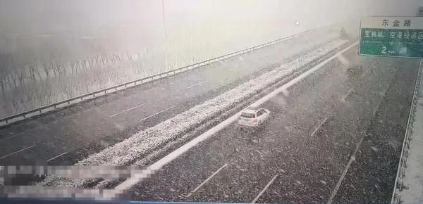 高速封了！天津的雪已经下成这样！