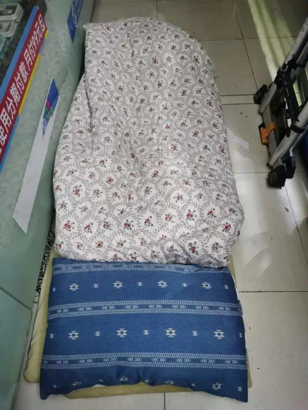 27岁律政小伙被封菜场48小时,摆摊“法律咨询”却成相亲角? 27岁律政小伙被封菜场48小时,摆摊“法律咨询”却成相亲角?