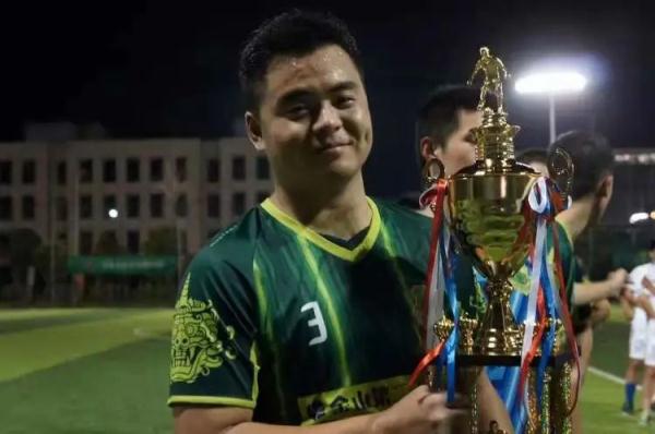 27岁律政小伙被封菜场48小时,摆摊“法律咨询”却成相亲角? 27岁律政小伙被封菜场48小时,摆摊“法律咨询”却成相亲角?