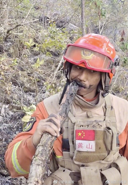 辛苦了!消防员森林灭火后用木炭刷牙 辛苦了!消防员森林灭火后用木炭刷牙