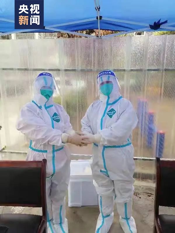 “老同学,原来是你!” “老同学,原来是你!”