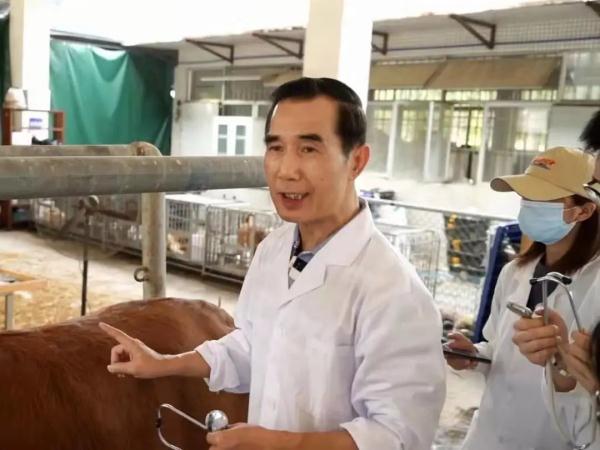 牛“学长”羊“学姐，这是一所建在“动物园”里的大学？