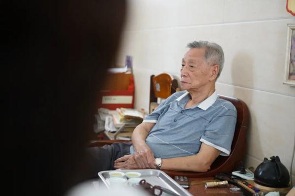 “姑娘，我去世时能用你拍的照片吗？”
