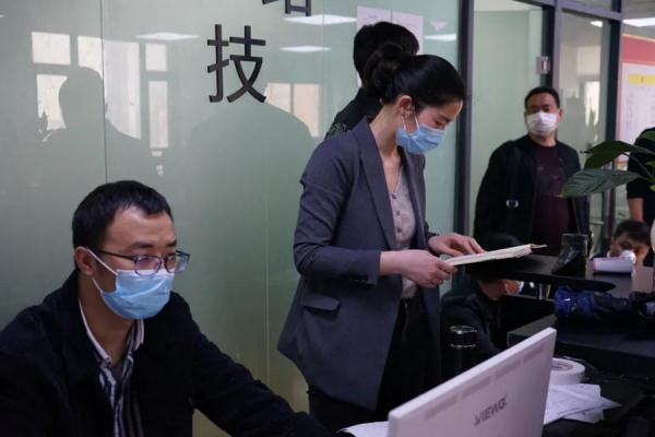 她靠一声断喝镇住7名嫌疑人，其从警动机竟与动画片有关……