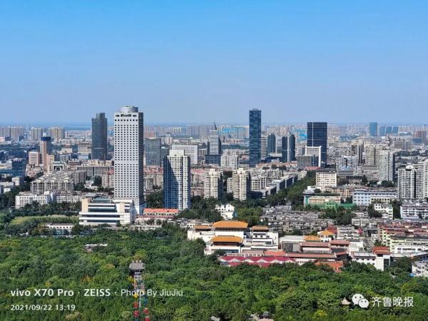 老济南地标“齐鲁宾馆”开拆！航拍157米高层建筑，挖掘机从楼顶施工