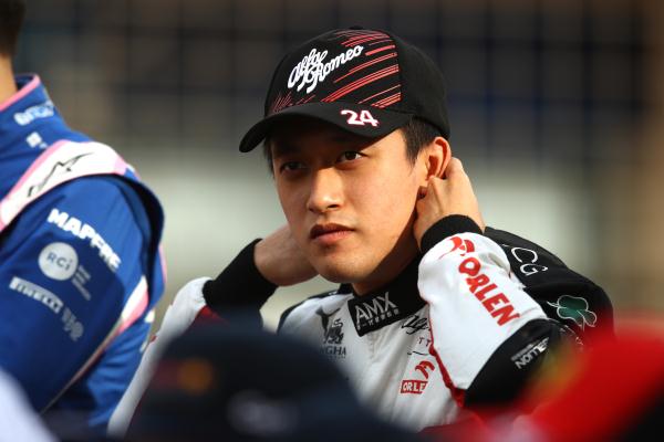 周冠宇喜极而泣！F1首秀拿下积分，他用实力击碎西方质疑