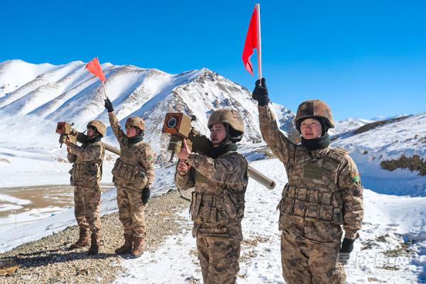 “我们上高原一年啦！”这群女兵用青春去邂逅、读懂、热爱