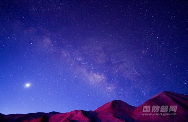 “我们上高原一年啦！”这群女兵用青春去邂逅、读懂、热爱