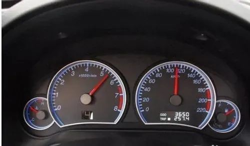 开车最耗油的6大习惯,你中了几个? 开车最耗油的6大习惯,你中了几个?