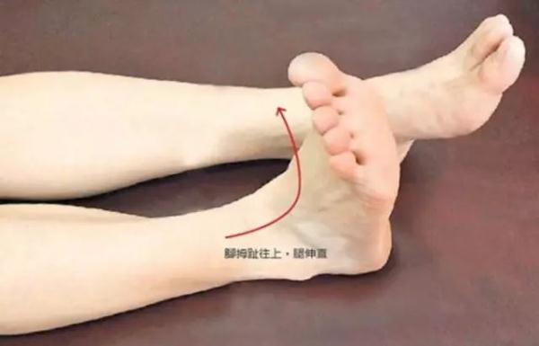 经络不通人易老！睡前足背拉一拉，疏通四条经络
