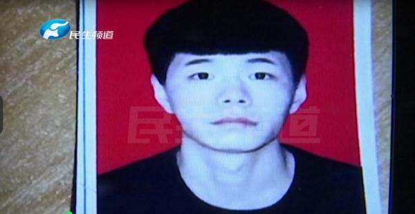 爸爸外出打工后，再无消息！6岁半儿子在家等你......