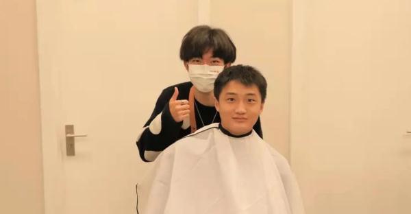 同学变身“Tony老师”！上海这所大学有支义务理发队，顾客：相信他们手艺