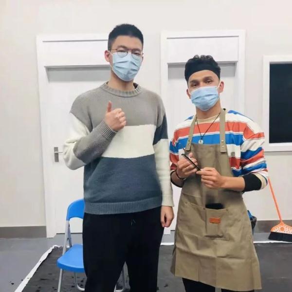 同学变身“Tony老师”！上海这所大学有支义务理发队，顾客：相信他们手艺