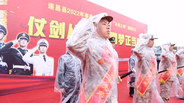 为当兵，200斤大学生3个月减掉30斤…