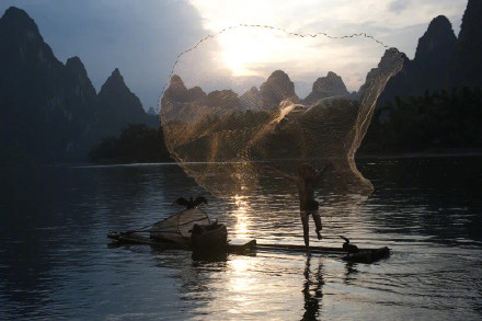 漓江渔民大变身,捕鱼技艺永传承 漓江渔民大变身,捕鱼技艺永传承