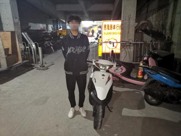 提龙头，摆动作！花果园“炸街”的“鬼火”少年被传唤！
