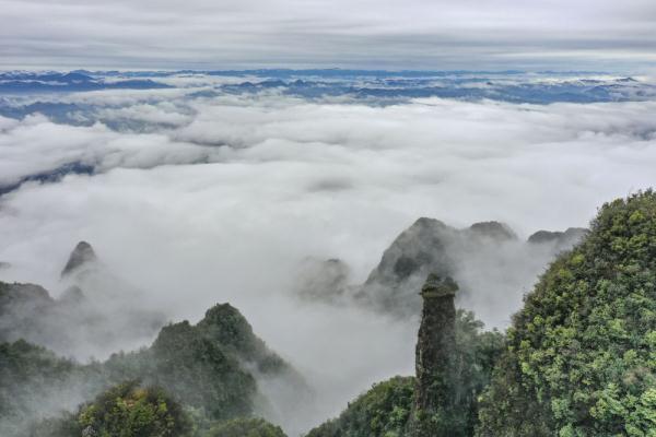重庆秀山：云漫川河盖