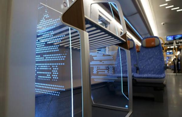 来啦!贵阳市域环城快铁新车亮相! 来啦!贵阳市域环城快铁新车亮相!