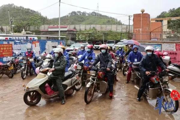 梧州莫埌村村支书：村民自发做志愿者，从十几岁到六十多岁，男男女女都上阵