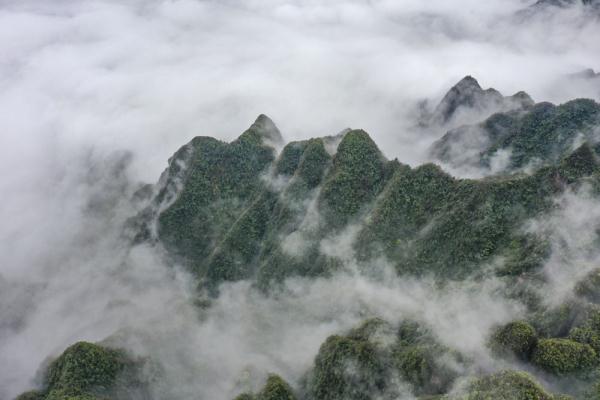 重庆秀山：云漫川河盖