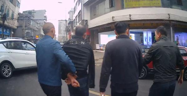 镇雄“蜘蛛侠”双胞胎兄弟双双落网