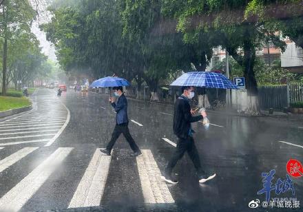 广东“入汛”次日暴雨+“回南天”，未来几天雨难停