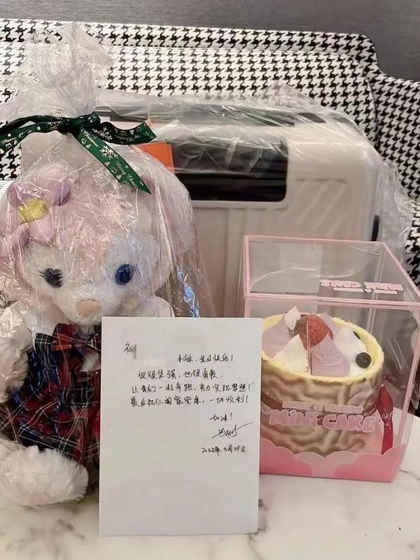 中山女孩生日当天在隔离酒店收到苏炳添亲笔签名照片