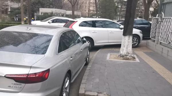 北京一孩童被卷入车底身亡……小区内交通安全需重视！
