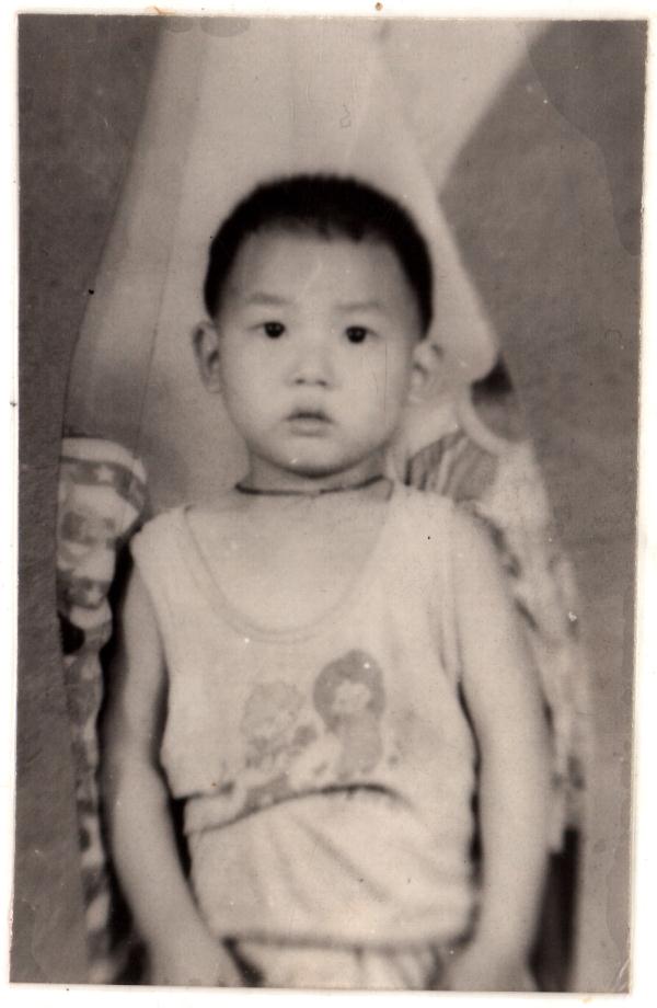 陌生叔叔给他钱买冰棍，结果弟弟丢失了25年！梅洁，快回家