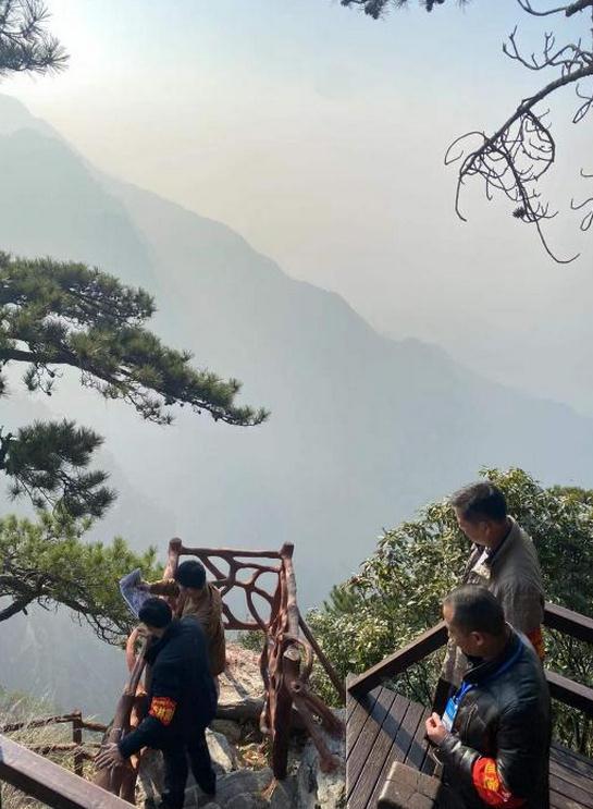 大学生爬庐山坠亡,父母索赔90万被驳 大学生爬庐山坠亡,父母索赔90万被驳