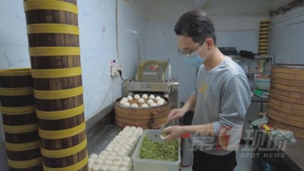 开张第一天，早餐店老板收到外卖订单留言…