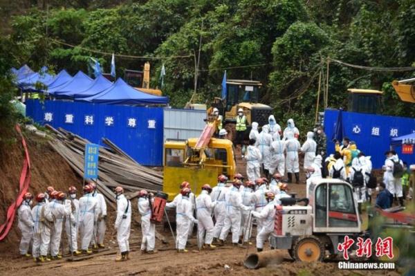 东航空难一线救援人员：淤泥没过膝盖 双手磨出水泡