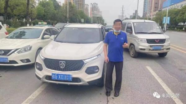 男子手持买来的驾驶证驾车上路,被交警查获竟说:现在去买分…… 男子手持买来的驾驶证驾车上路,被交警查获竟说:现在去买分……