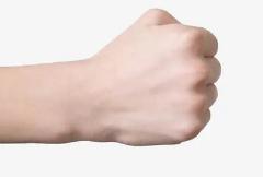 经常“栽歪”玩手机，舒服？可为啥有人因此进医院？