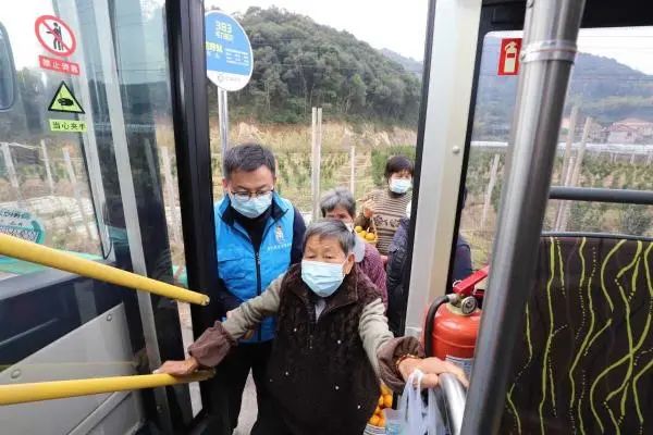 宁波60岁以上老人免费坐公交车？属误读！