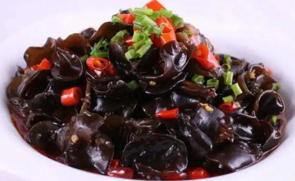 大妈吃了一道家常菜,次日进ICU 大妈吃了一道家常菜,次日进ICU