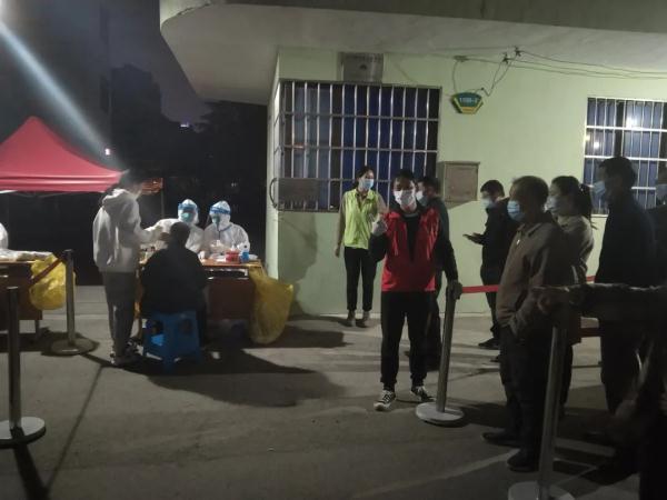 汶川地震救援老兵、禁毒社工…城市按下“暂停键”，上海逾14万志愿者上一线！