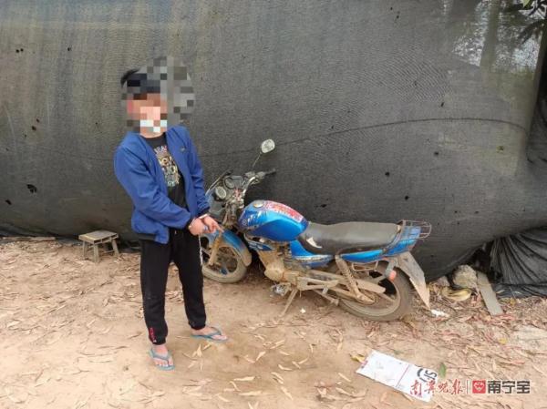 南宁两名男子犯烟瘾撬门盗窃！路上还顺手偷车......