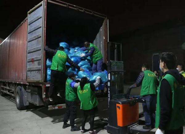 菜来了,水果来了,医护也来了!上海人民不会忘记!多地驰援上海→ 菜来了,水果来了,医护也来了!上海人民不会忘记!多地驰援上海→