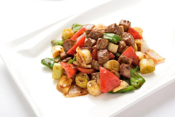 青椒，可别当它只是一种配料！这么吃，好处多多