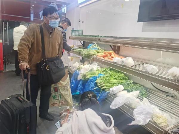上海菜店老板：现在不是挣钱的时候！这些细节太暖心