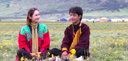 陈贝儿夸丁真笑容治愈，想再回理塘