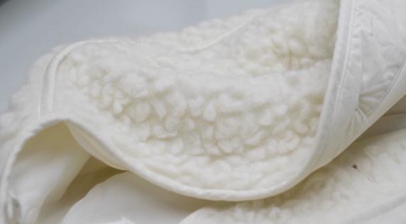 价值3000多的外套干洗后变了样,洗衣店:衣服尺寸是正常的,当事人怒了…… 价值3000多的外套干洗后变了样,洗衣店:衣服尺寸是正常的,当事人怒了……