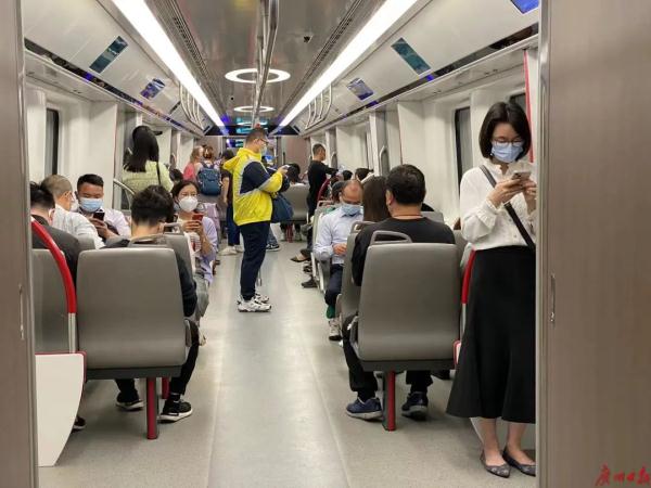 今天，广州地铁22号线首通段通车！换乘体验如何？记者现场直击