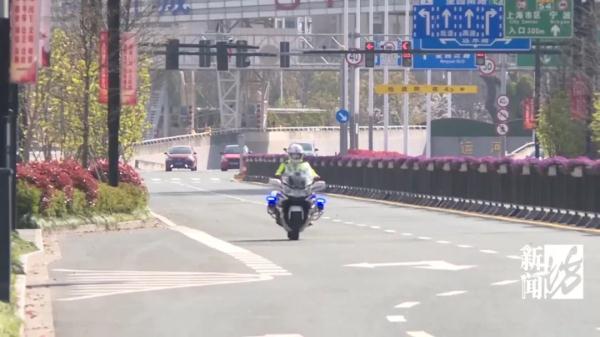 三过家门而不入！上海爸爸和女儿隔空喊话让人破防
