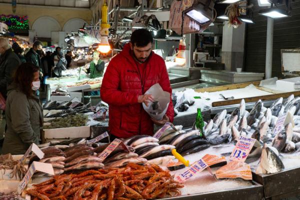 走访雅典街头巷尾 近期物价明显上涨 走访雅典街头巷尾 近期物价明显上涨