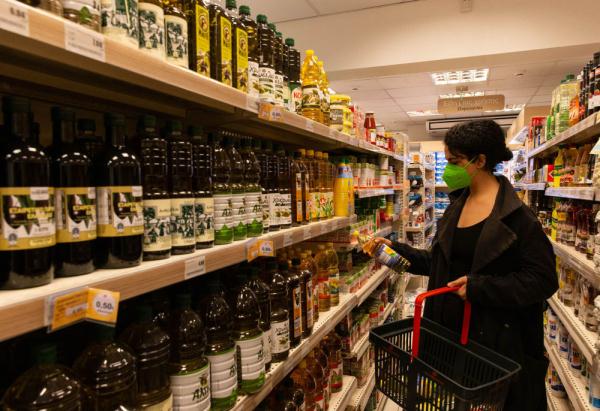 走访雅典街头巷尾 近期物价明显上涨 走访雅典街头巷尾 近期物价明显上涨